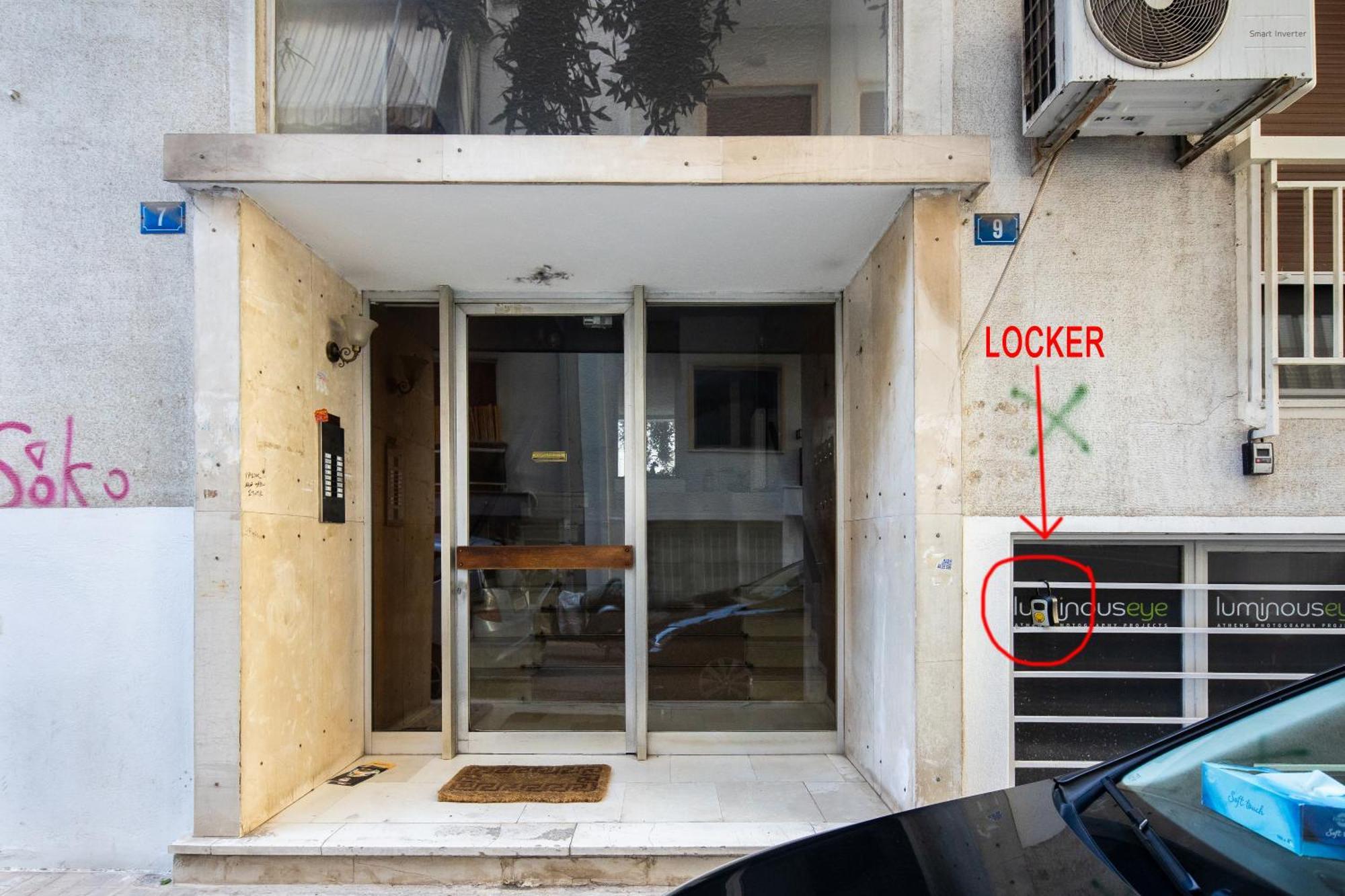Spacious With Partial Acropolis View * 雅典