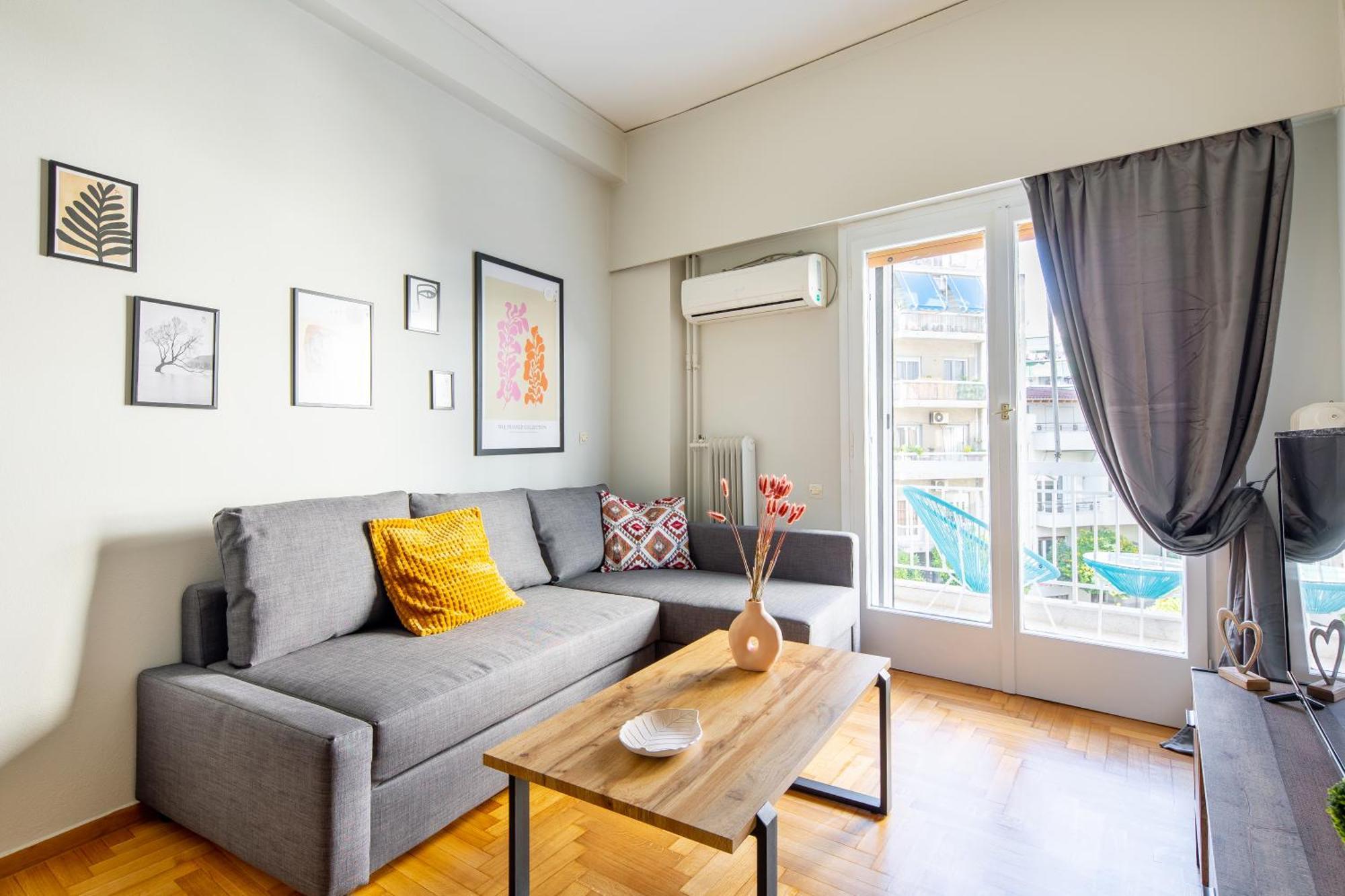 Spacious With Partial Acropolis View