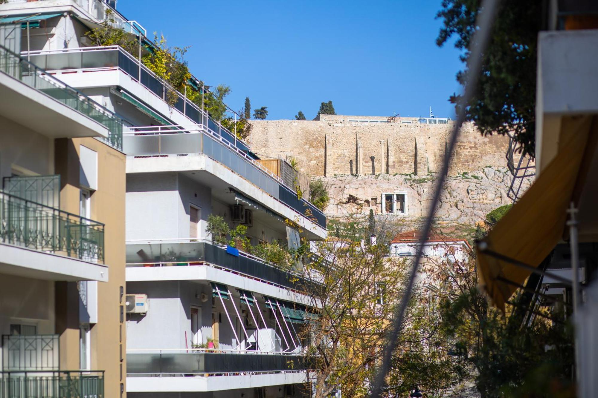 Spacious With Partial Acropolis View Apartment *