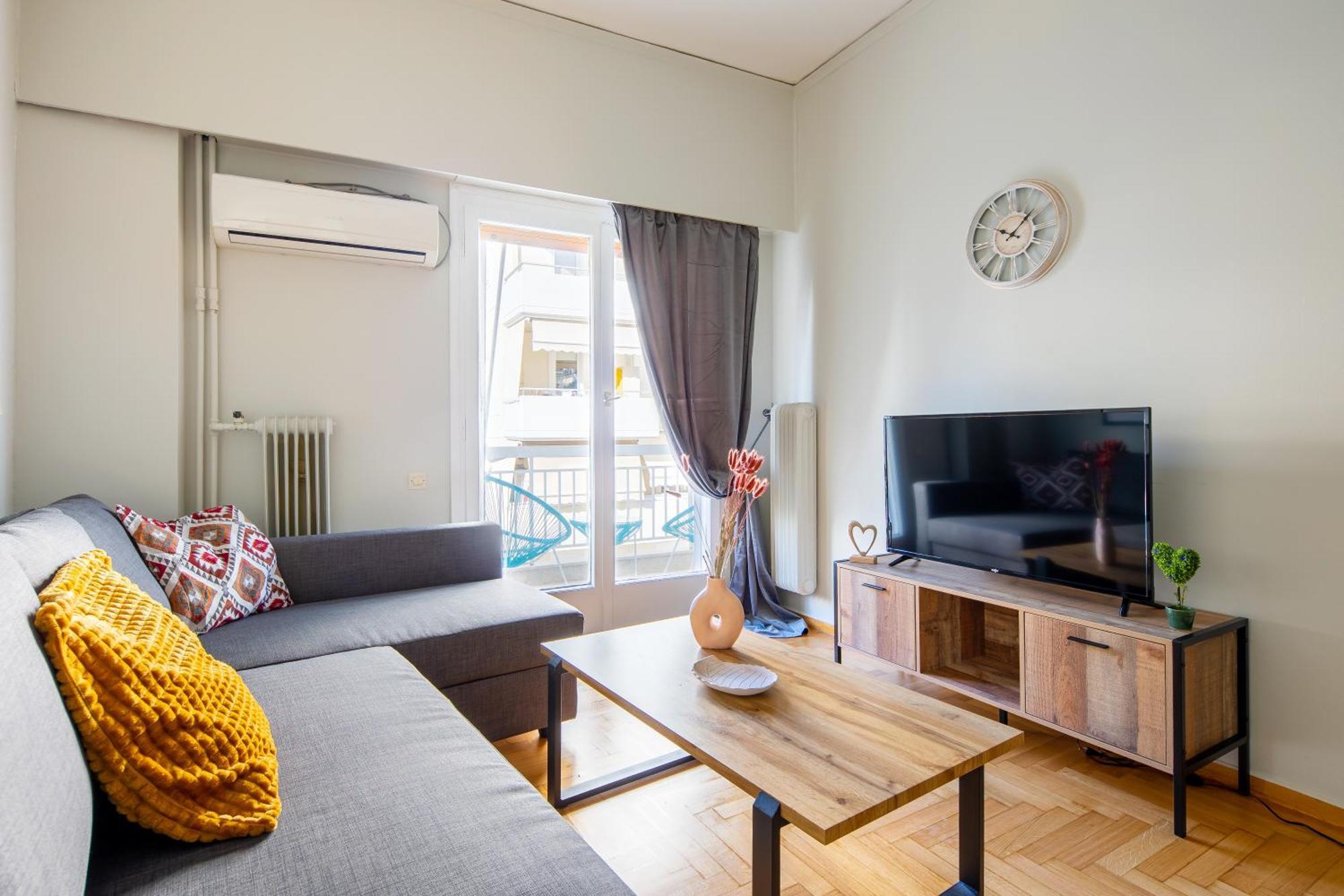 Spacious With Partial Acropolis View Apartment Athens