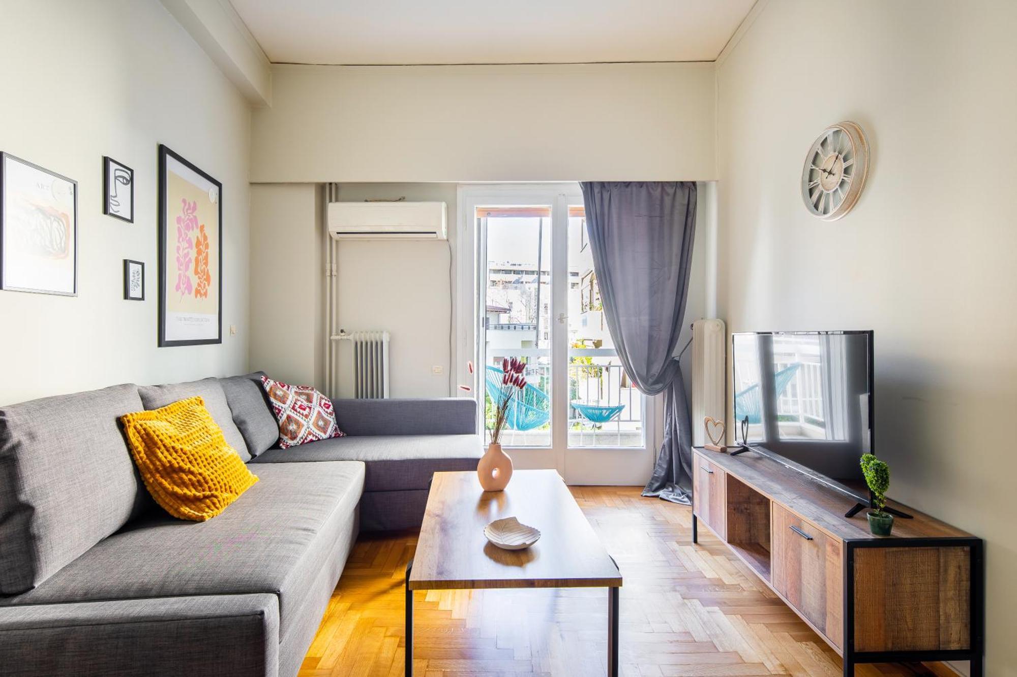 Spacious With Partial Acropolis View Apartment