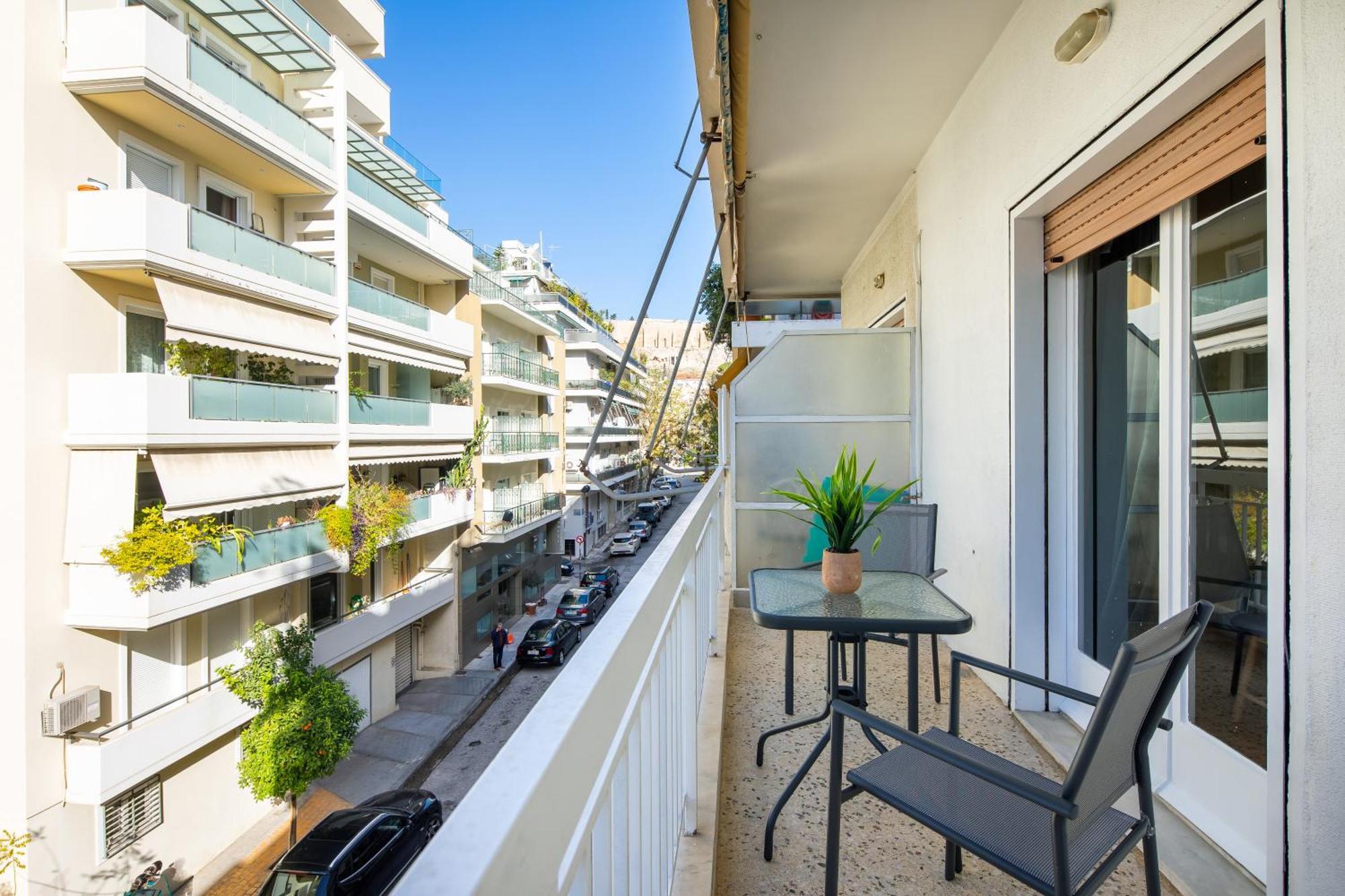 Apartment Spacious With Partial Acropolis View